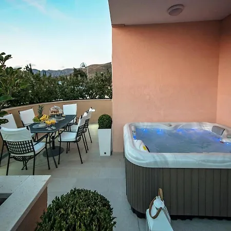Vivaldi Deluxe Apartment