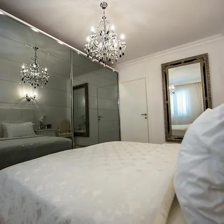 Vivaldi Deluxe Apartment