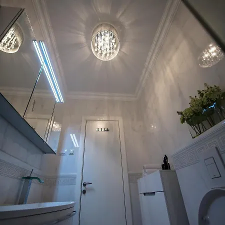 Vivaldi Deluxe Apartment *
